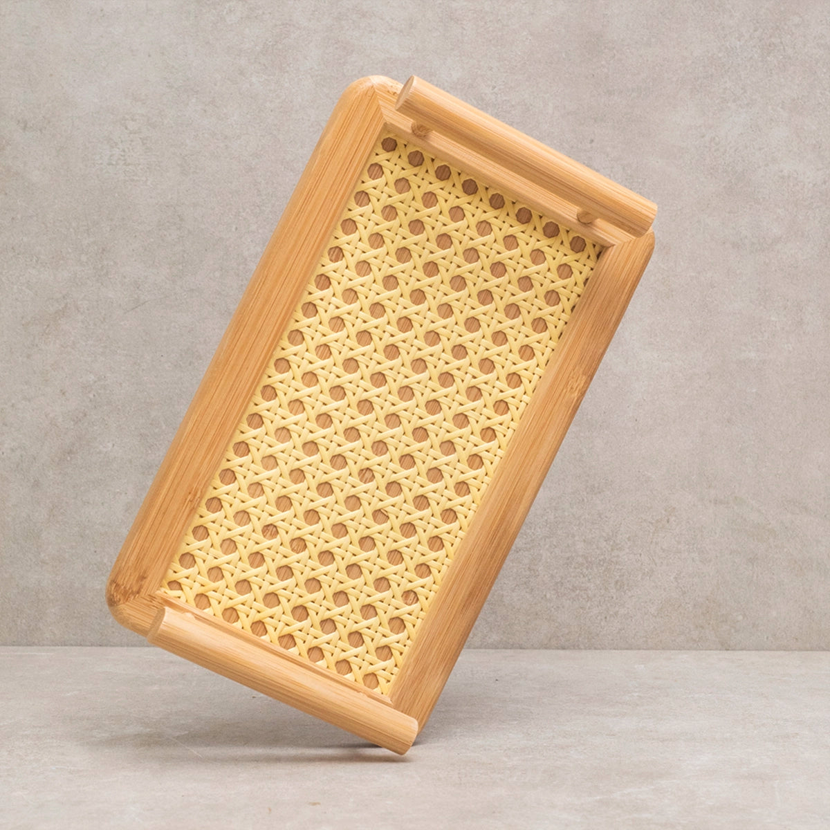 Bandeja Retangular com Alças de Bambu com Palhinha Indiana Essenza Natural