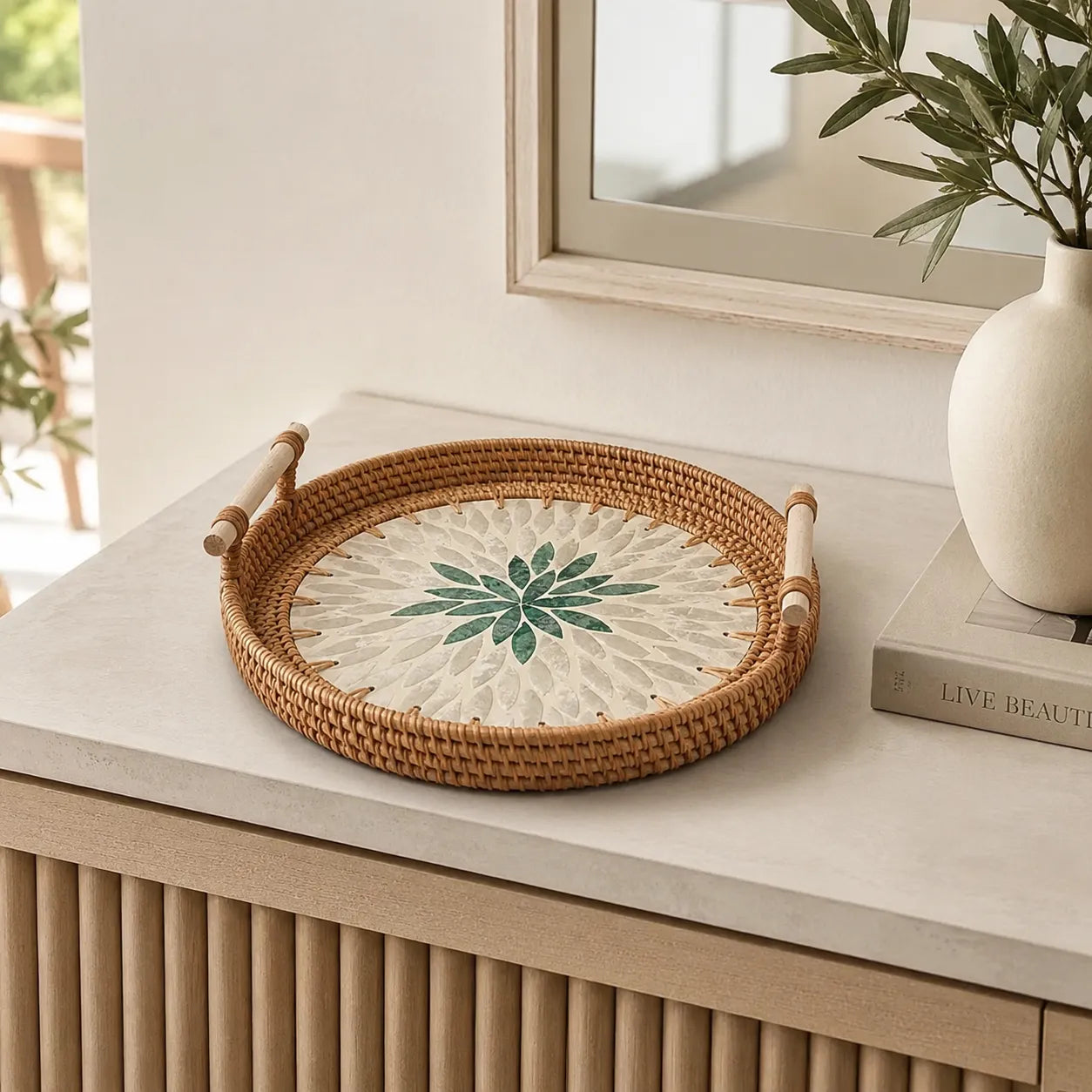 Bandeja Redonda de Rattan Artesanal Decorativa Floratta