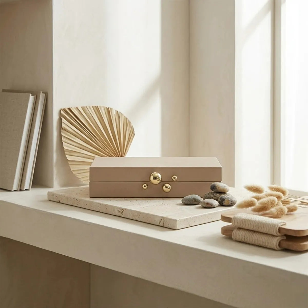 Caixa Decorativa com Detalhe Dourado Perola
