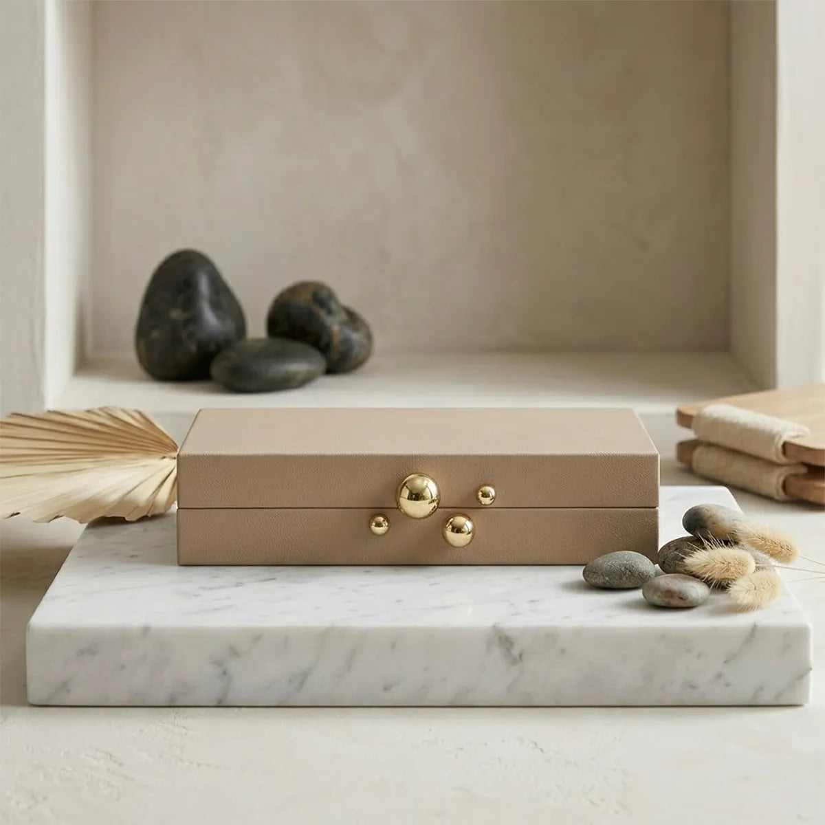 Caixa Decorativa com Detalhe Dourado Perola