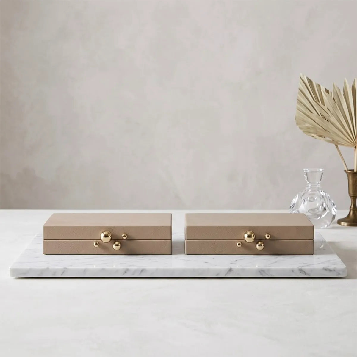 Caixa Decorativa com Detalhe Dourado Perola