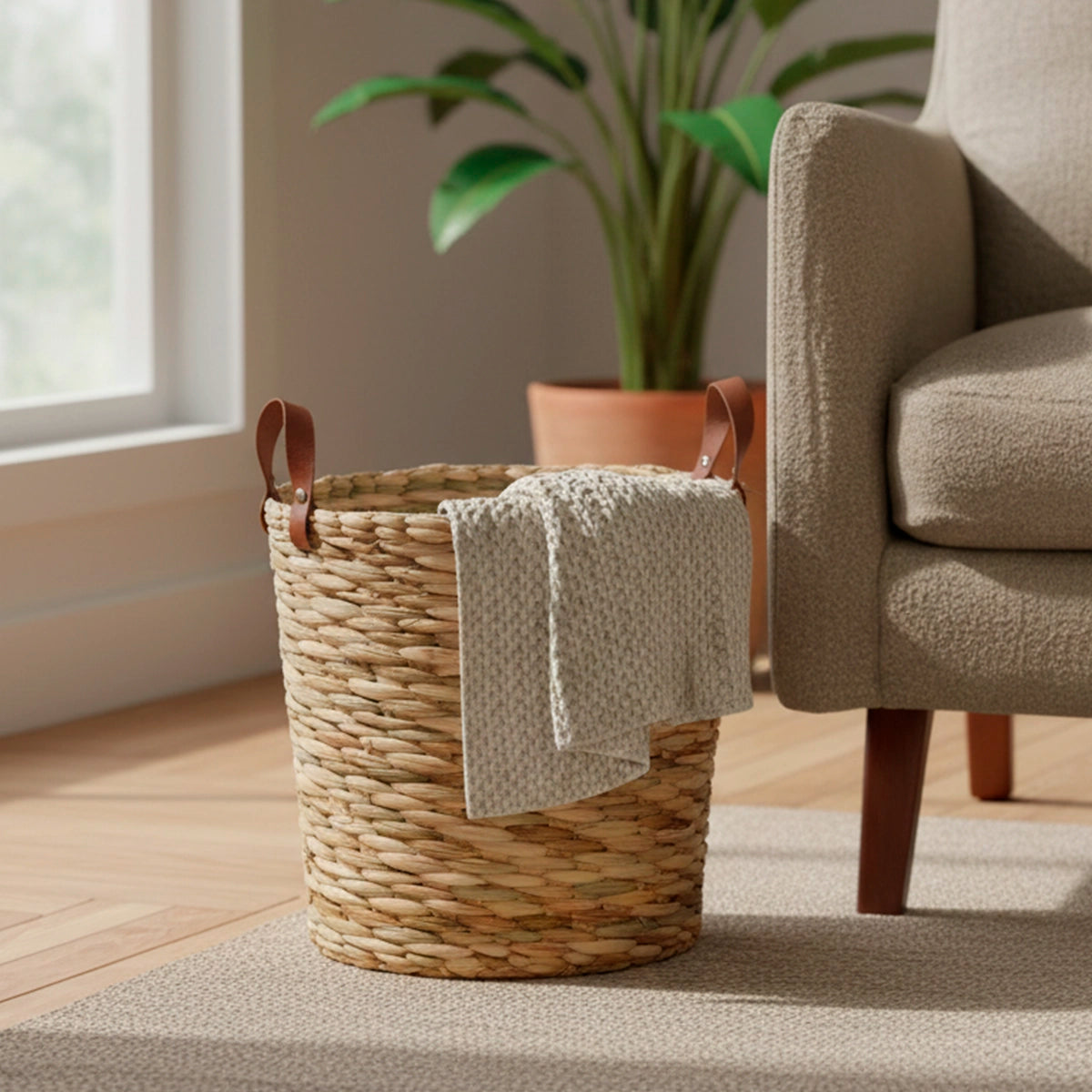 Cesto Organizador de Palha Natural com Alça em Couro