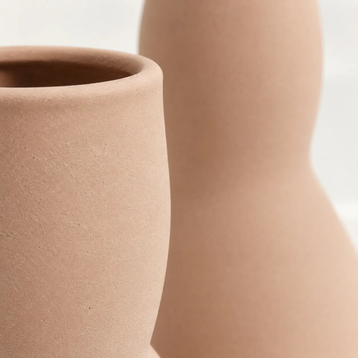 Conjunto de Vasos Decorativos em Cerâmica Bege Orgânica Duna