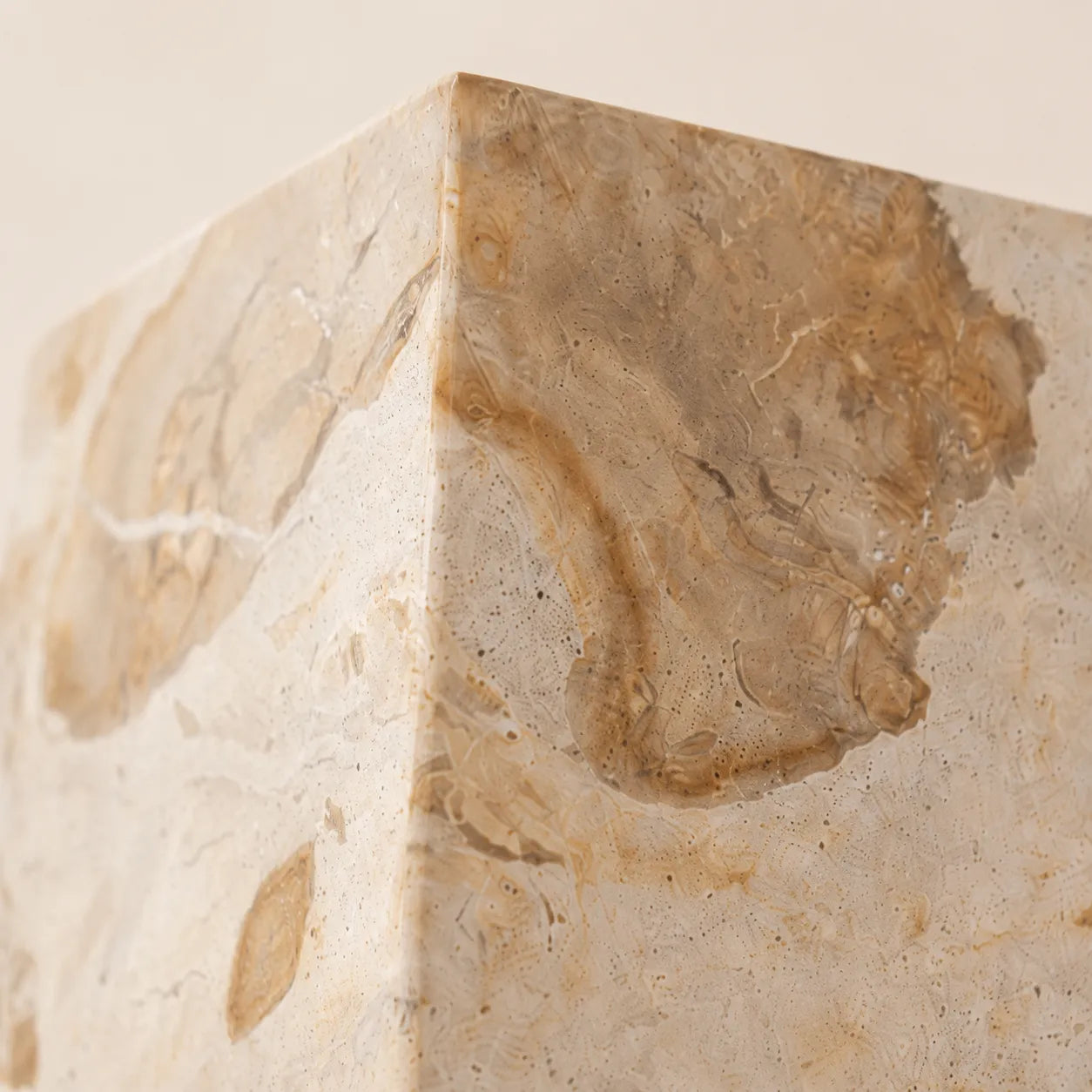 Escultura Decorativa em Mármore Cubo Quartz