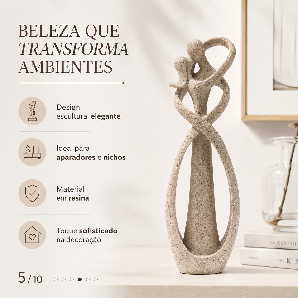 Estatueta de casal abraçado em Arenito