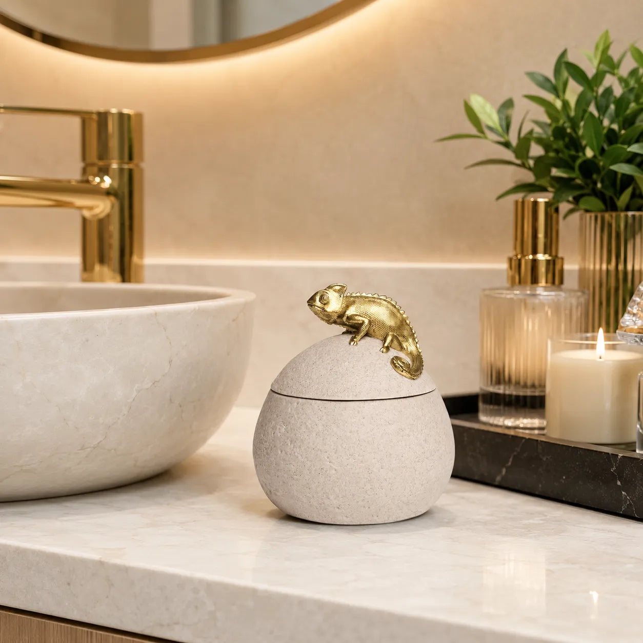 Pote Decorativo com Tampa e Camaleão Dourado Safari