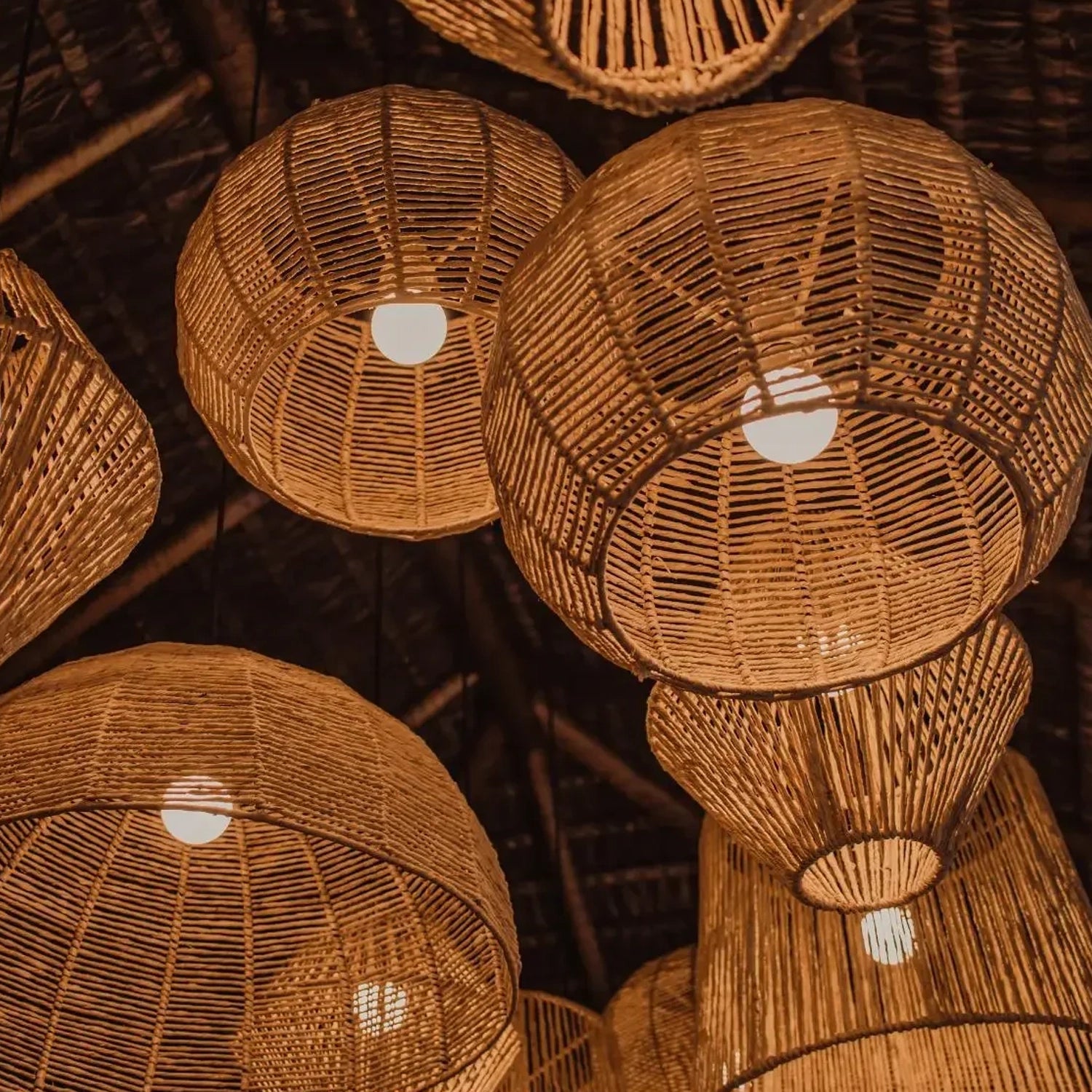 Luminária Pendente de Palha Templo do Sol