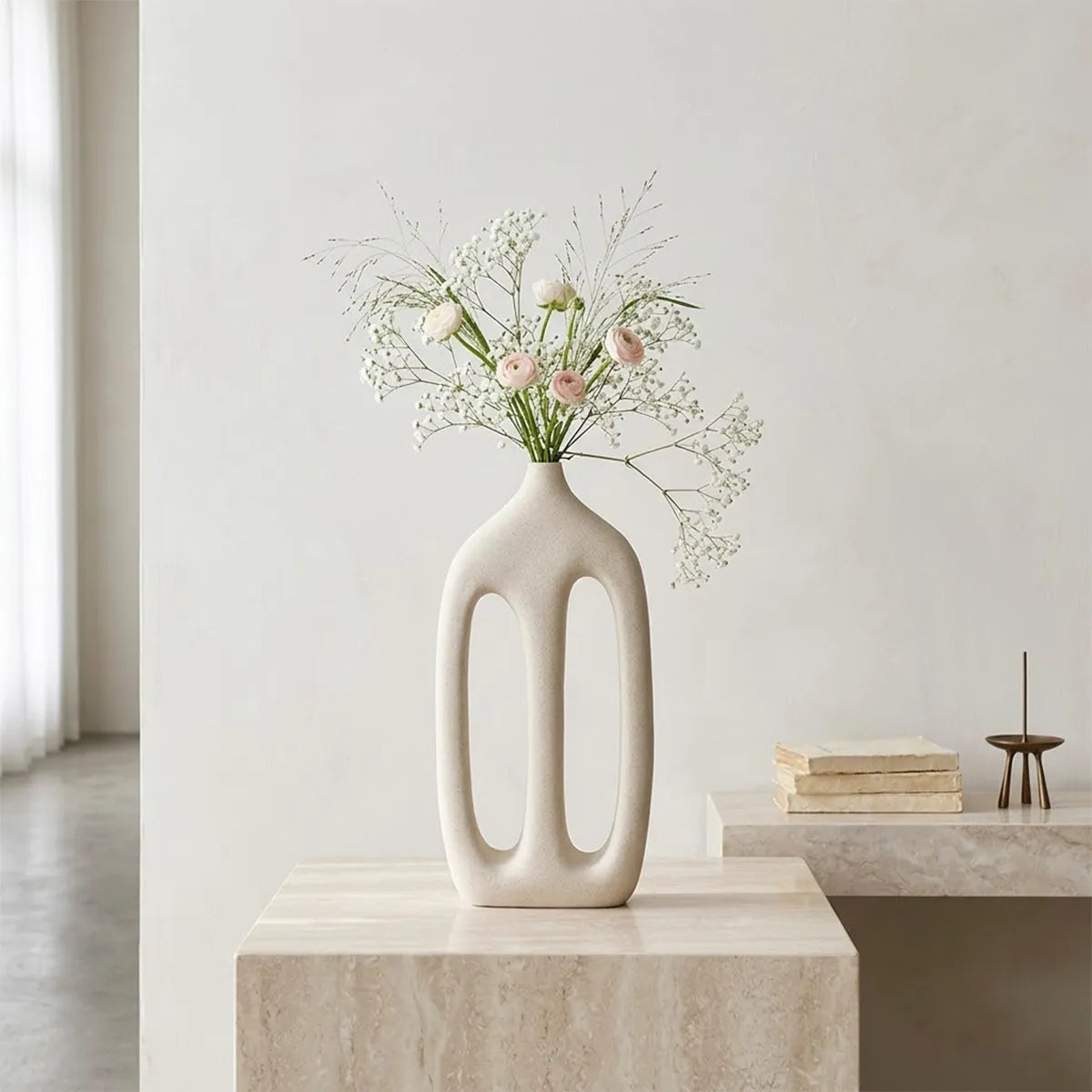 Vaso Decorativo em Off-White Escultural Ellos