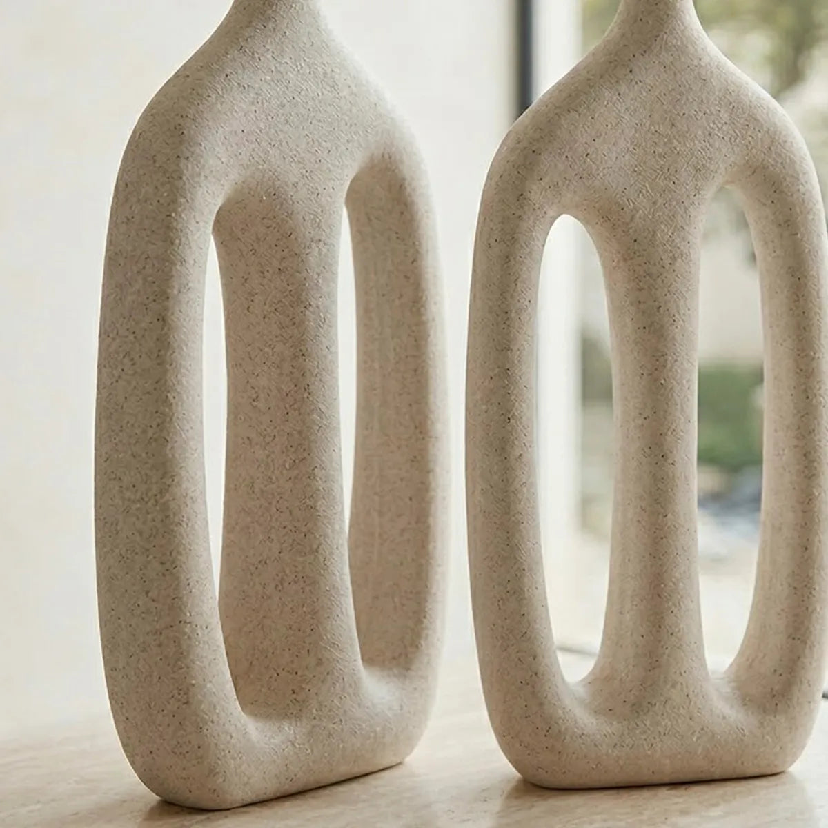 Vaso Decorativo em Off-White Escultural Ellos
