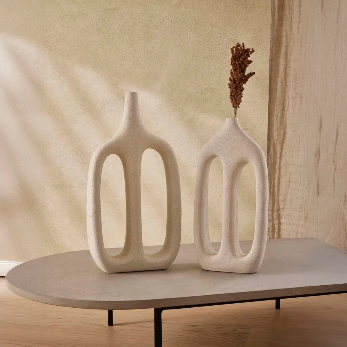 Vaso Decorativo em Off-White Escultural Ellos