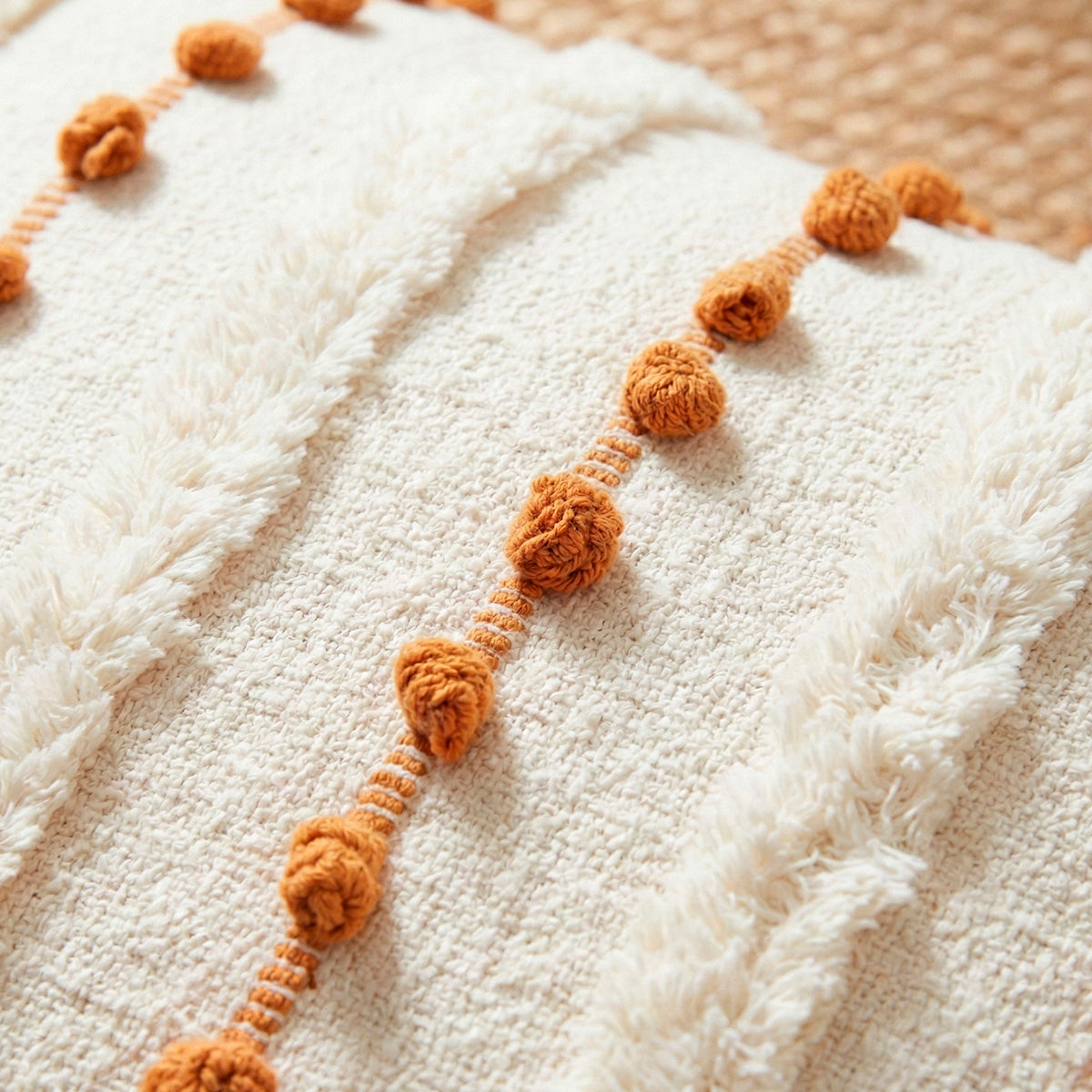 Capa de Almofada Boho Mirasol para compor a decoração do sofá ou da cama, vista do produto