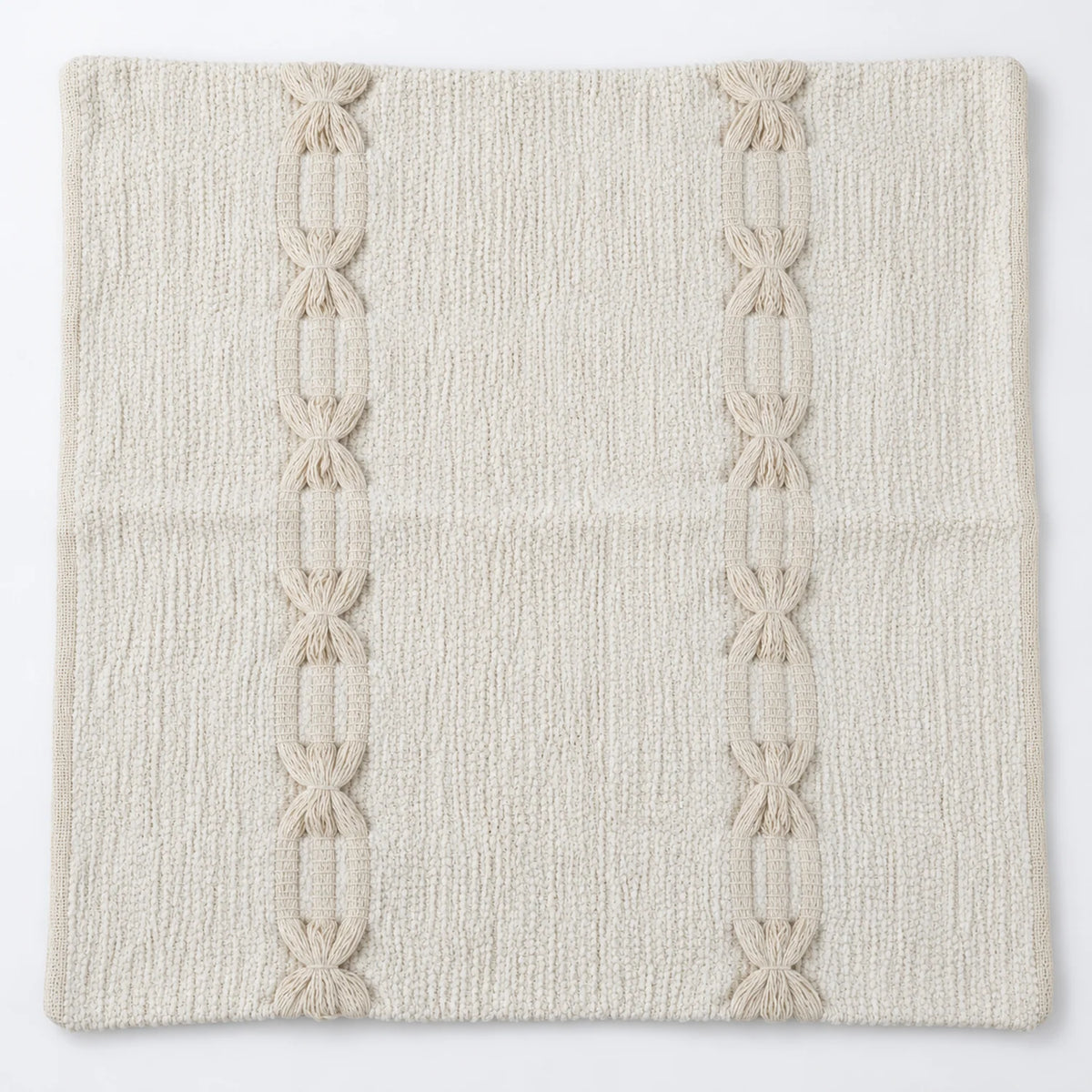 Capa de Almofada Elos Off-White sem enchimento sobre fundo branco