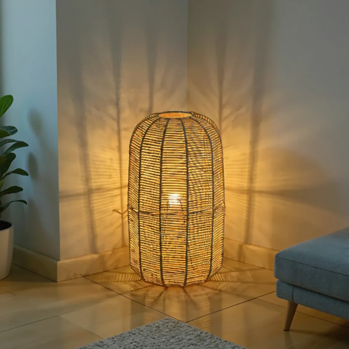 Luminária de Chão de Palha Huayna para iluminação decorativa de piso, acabamento em fibras naturais