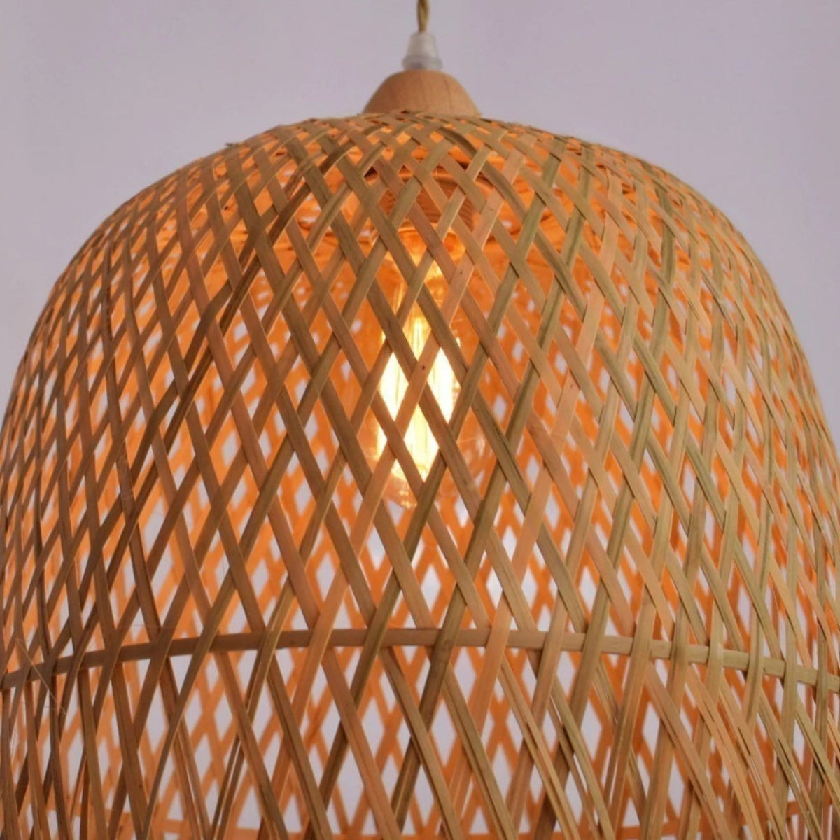 Luminária Pendente de Bambu Ayun — vista da luminária decorativa