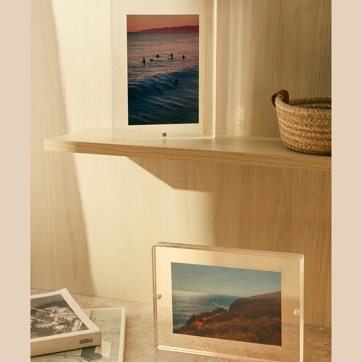 Porta-Retratos Retangular em Acrílico Cristal com Ímãs Memora, peça decorativa para lembranças