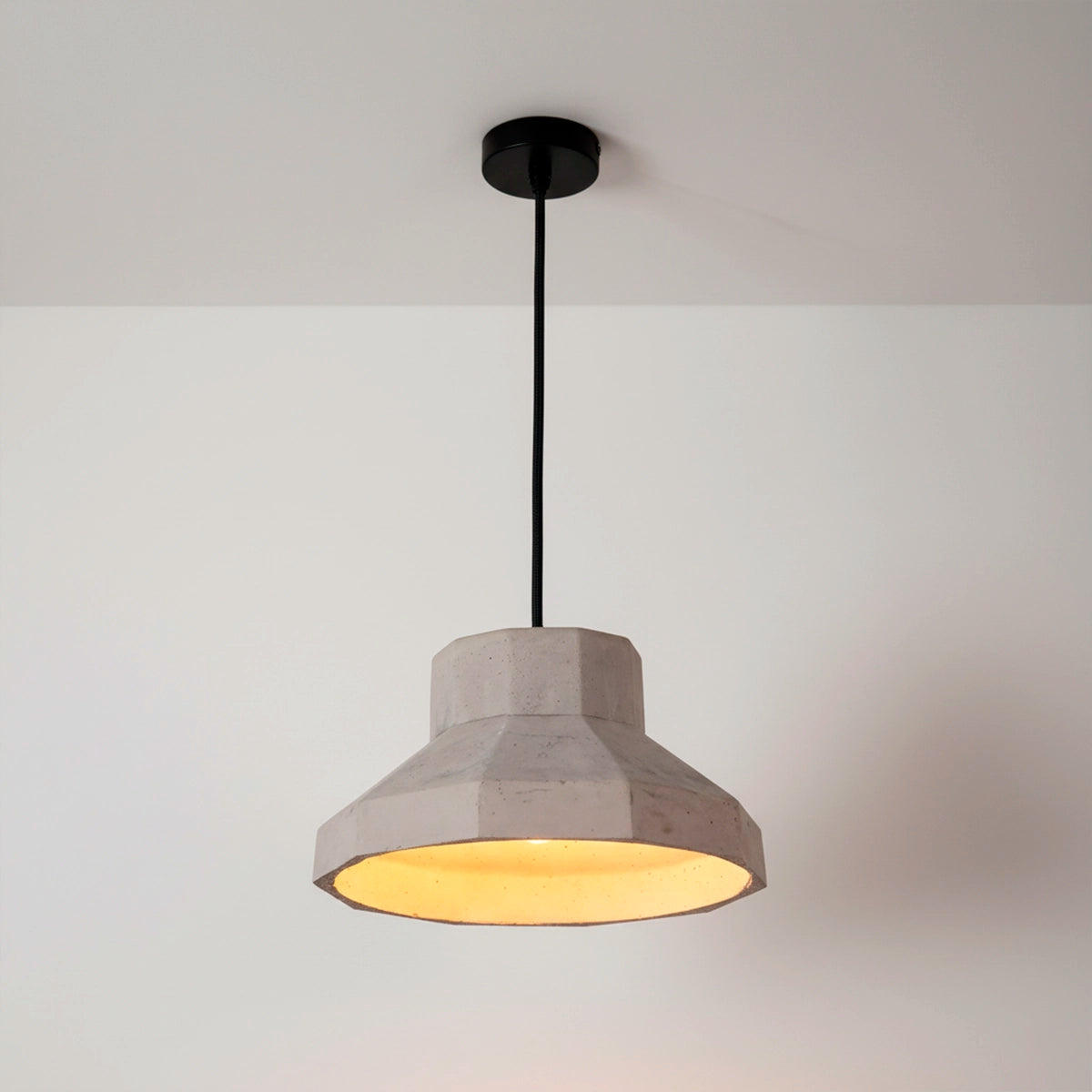 Luminária Pendente de Concreto Moen