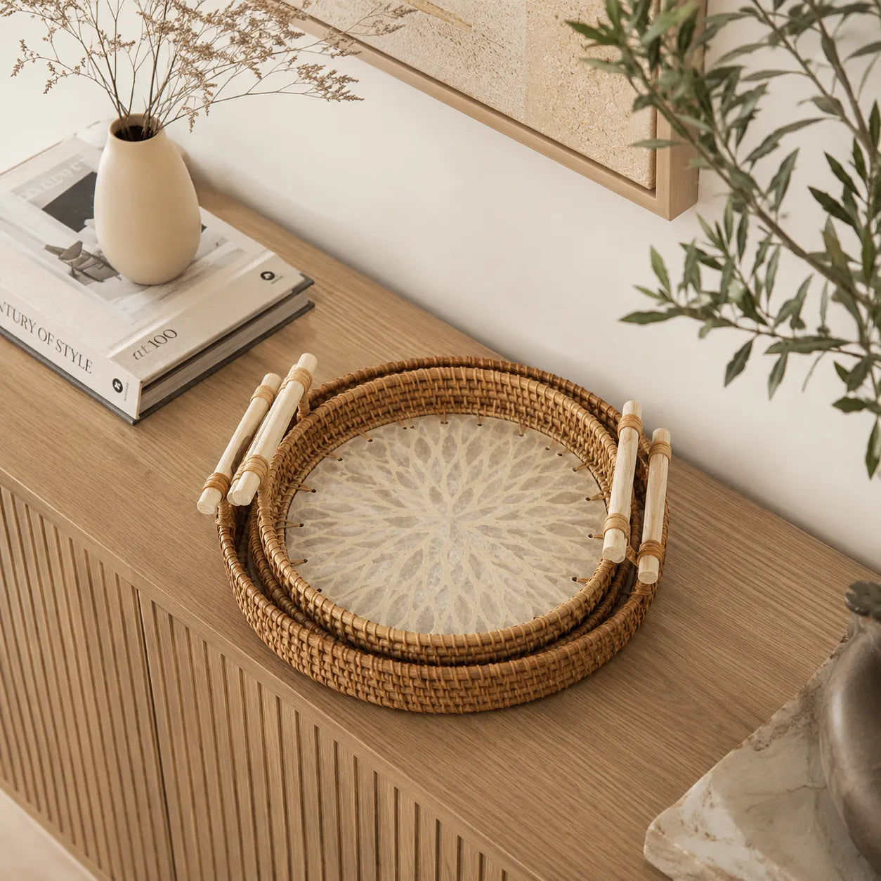 Bandeja Redonda de Rattan Artesanal Decorativa Floratta