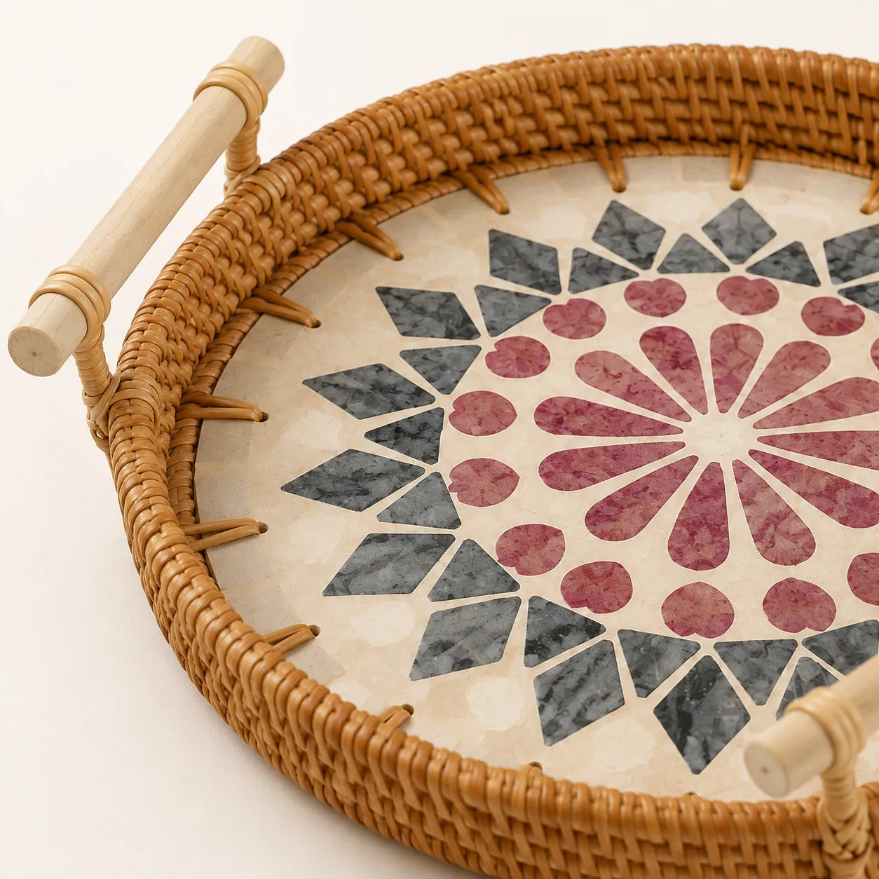 Bandeja Redonda de Rattan Artesanal Decorativa Floratta