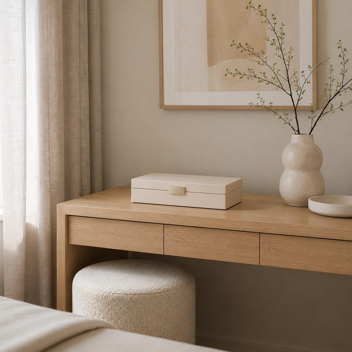 Caixa Decorativa Bege com Fecho Dourado