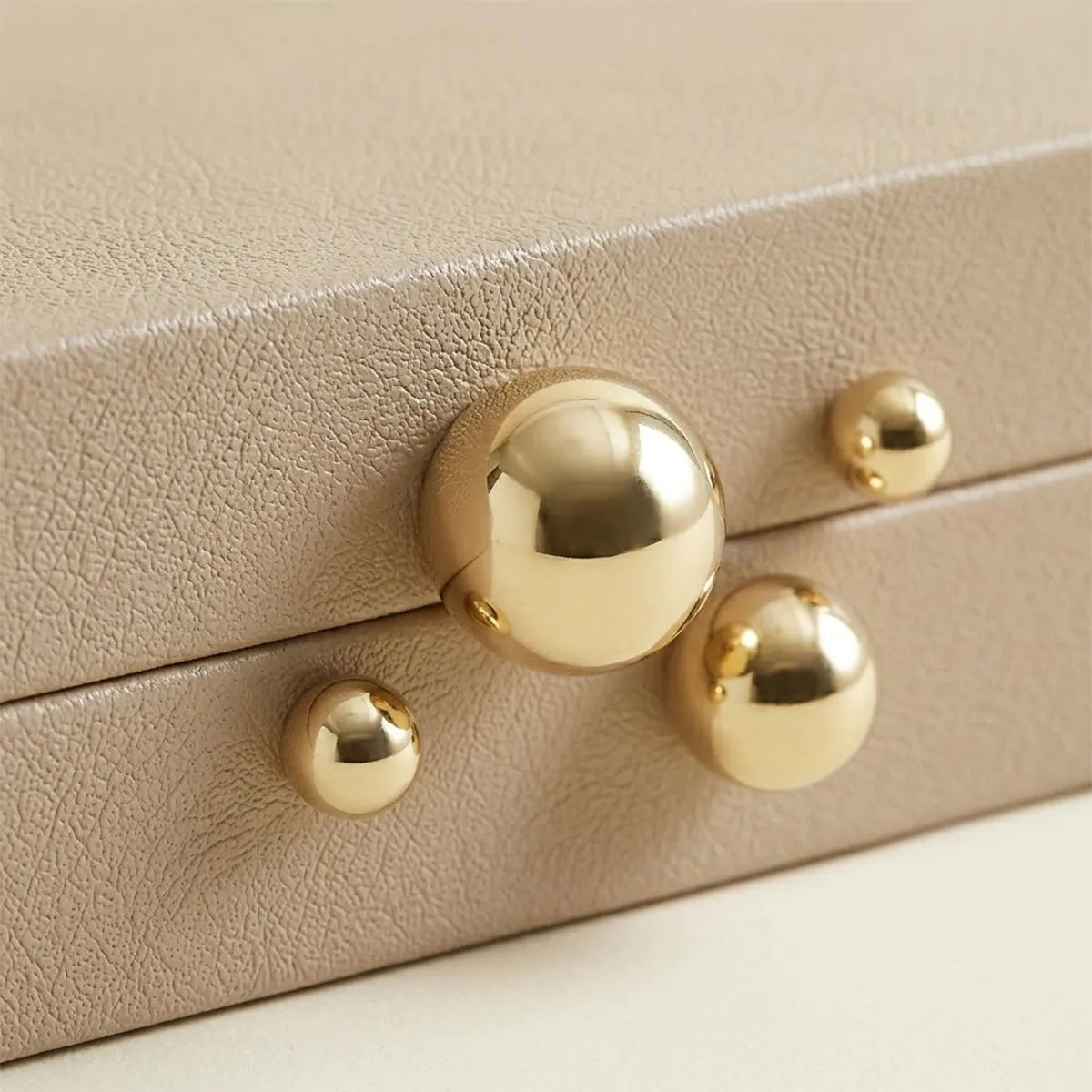 Caixa Decorativa com Detalhe Dourado Perola
