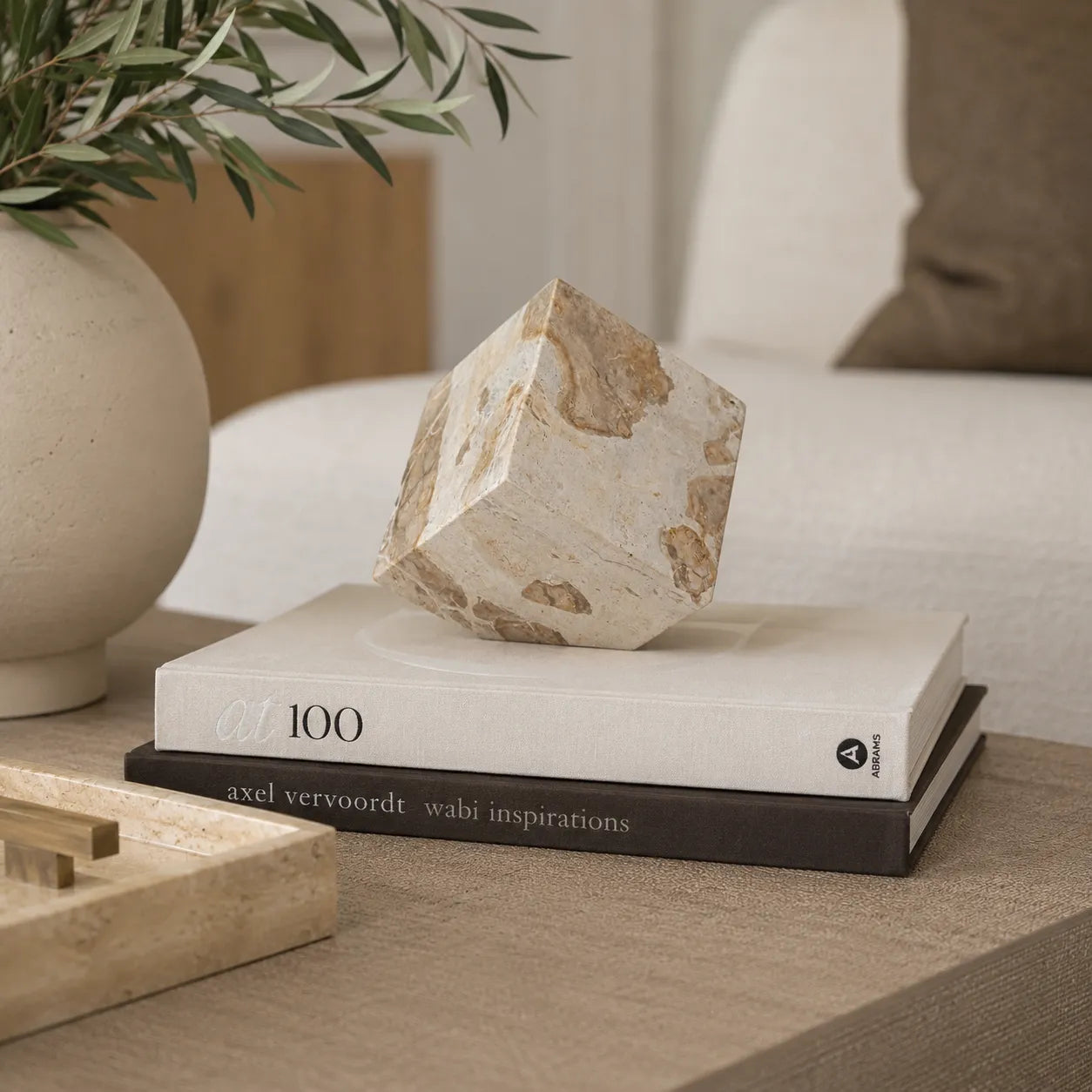 Escultura Decorativa em Mármore Cubo Quartz