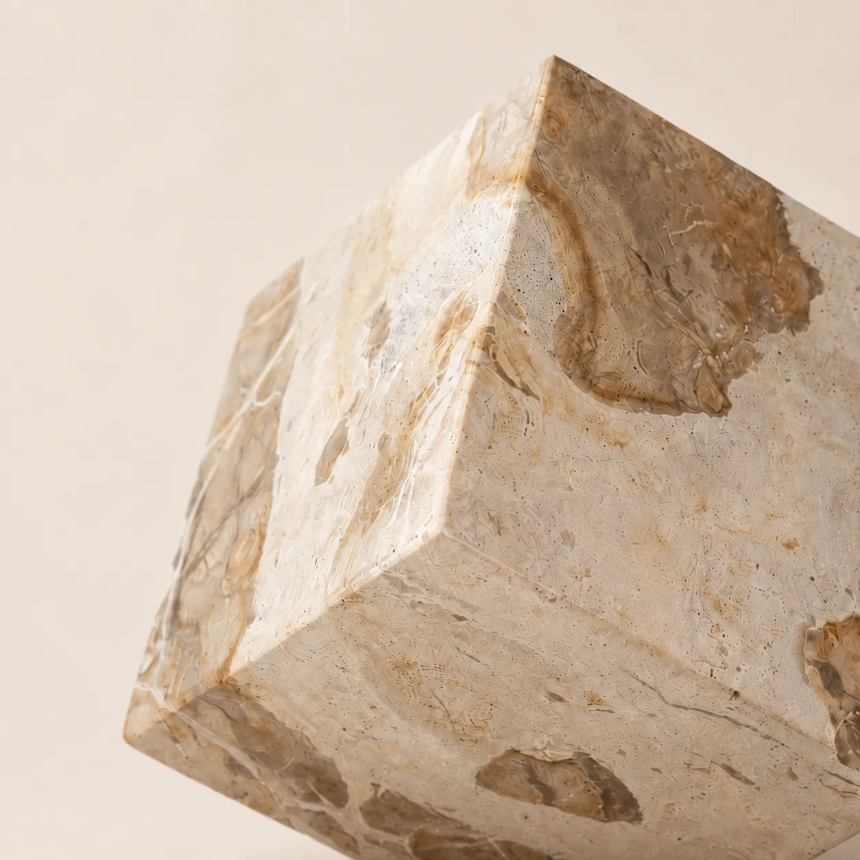 Escultura Decorativa em Mármore Cubo Quartz