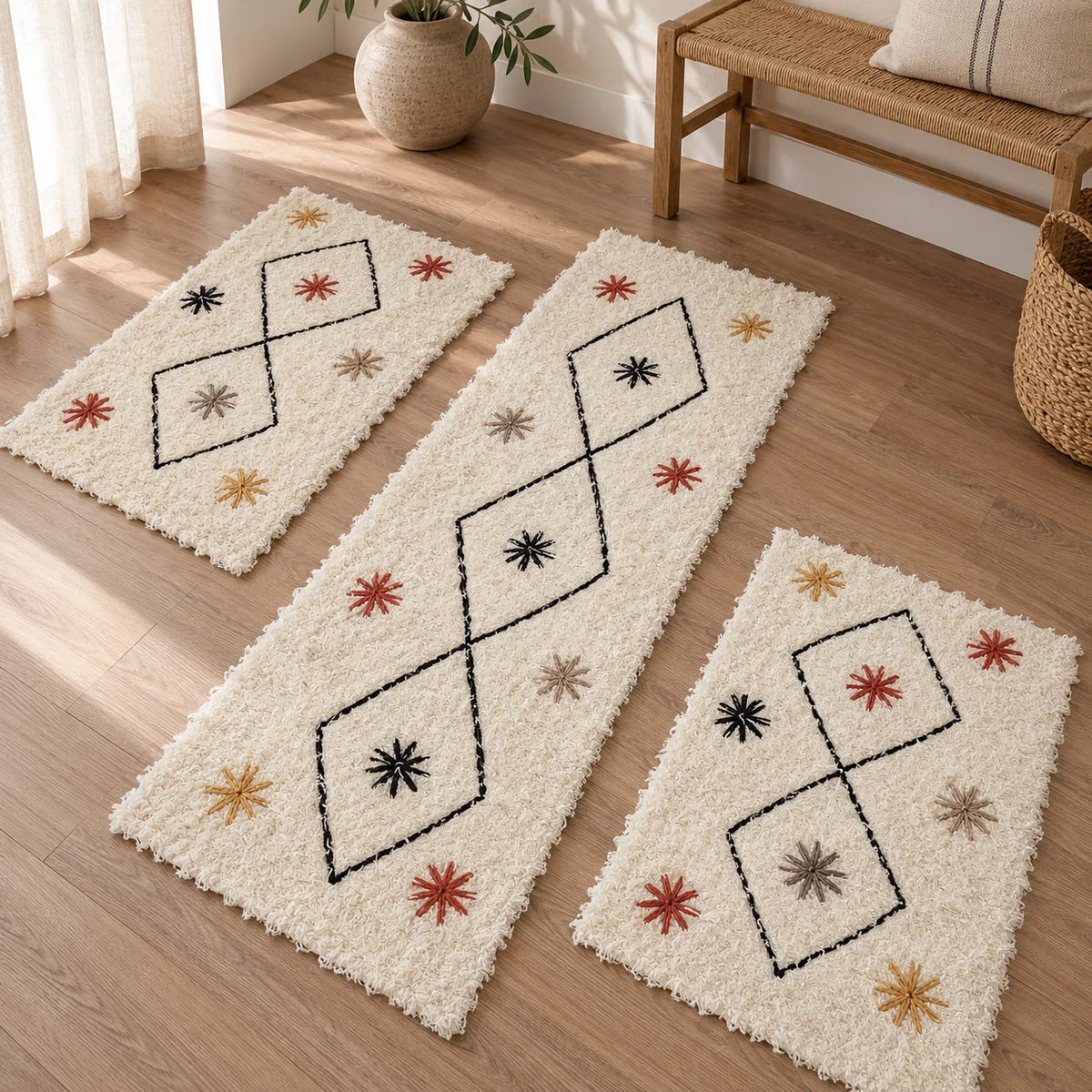 Kit 3 Tapetes Felpudos Toque Macio Estelar, visual decorativo com textura e acabamento têxtil do modelo Estelar