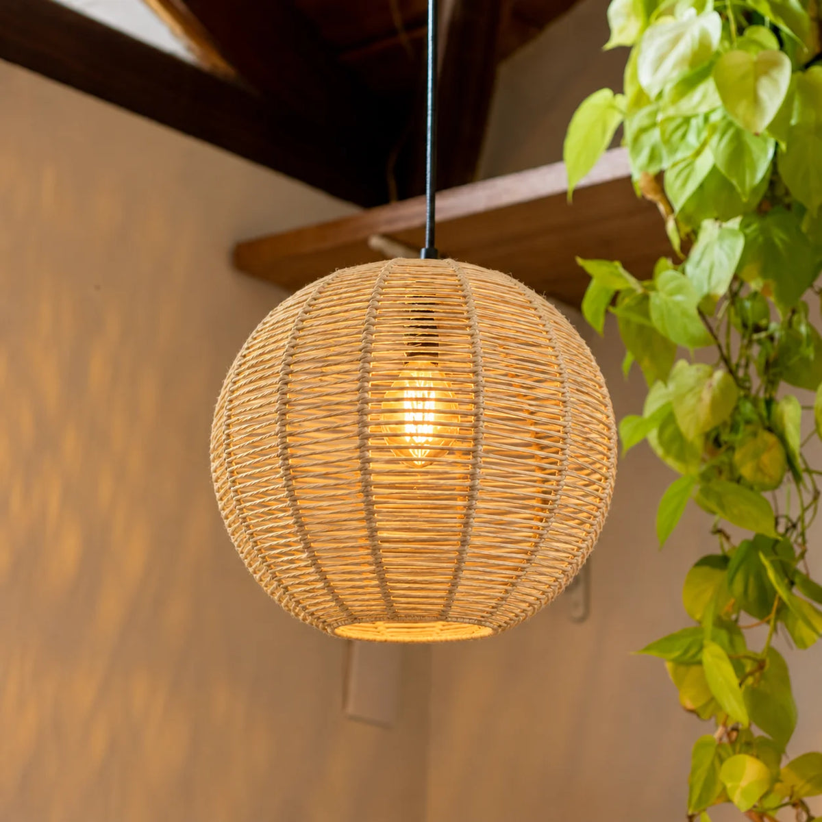 Luminária Pendente de Palha Nawi