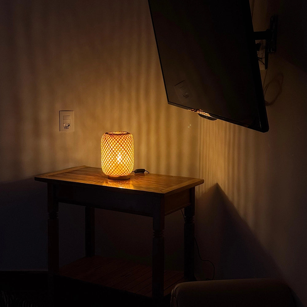 Luminária de Mesa de Bambu Kaia