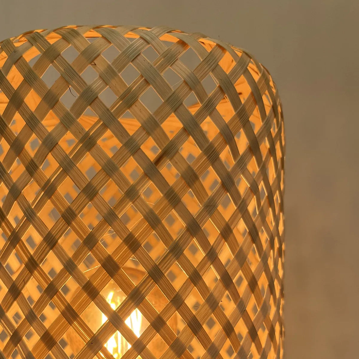 Luminária de Mesa de Bambu Kaia