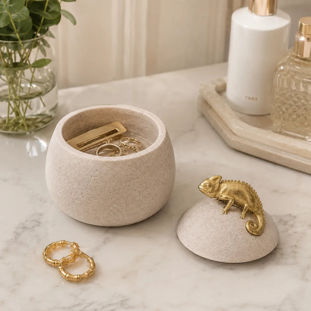 Pote Decorativo com Tampa e Camaleão Dourado Safari