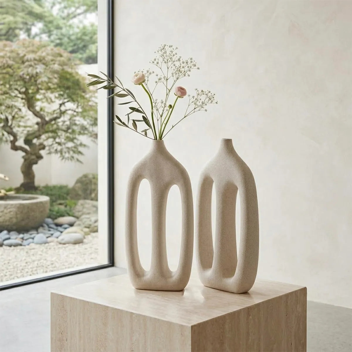 Vaso Decorativo em Off-White Escultural Ellos