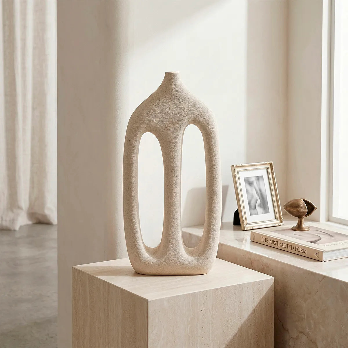 Vaso Decorativo em Off-White Escultural Ellos