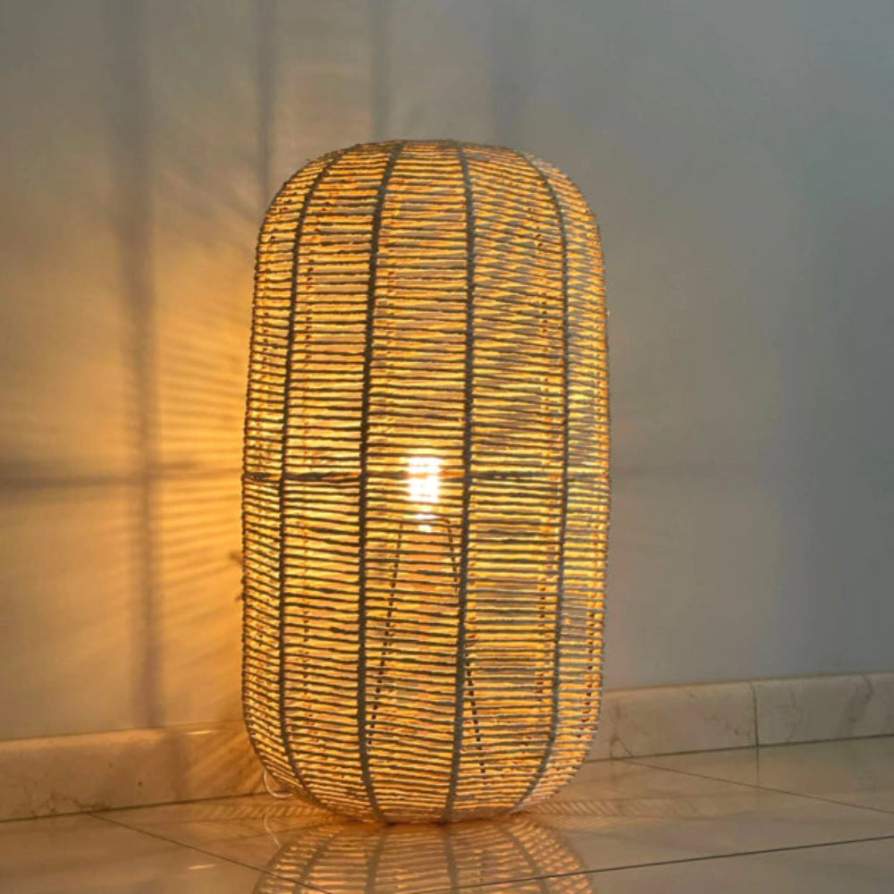Luminária de Chão de Palha Huayna para iluminação decorativa de piso, acabamento em fibras naturais