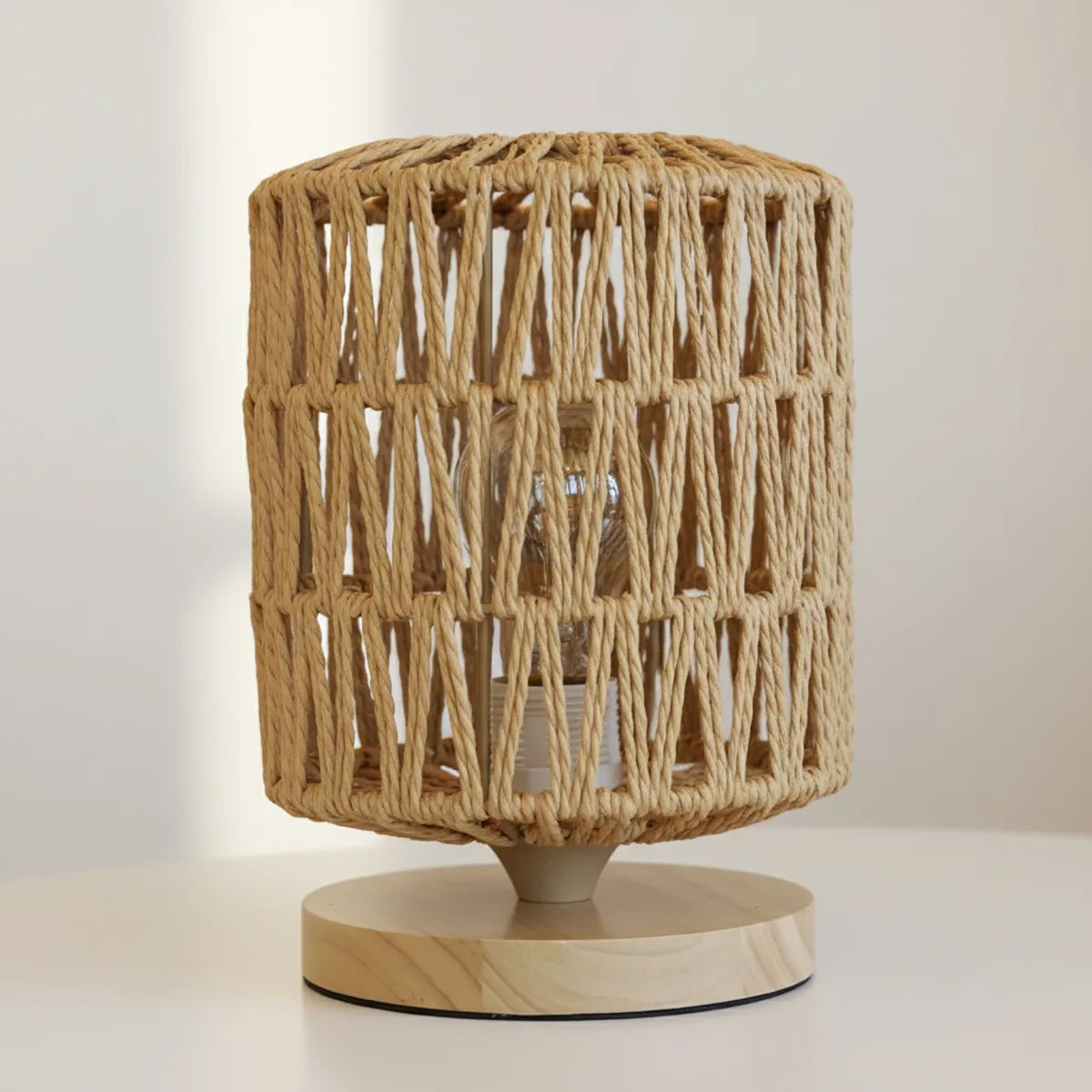 Luminária de Mesa Bambu Raízes — vista da luminária decorativa