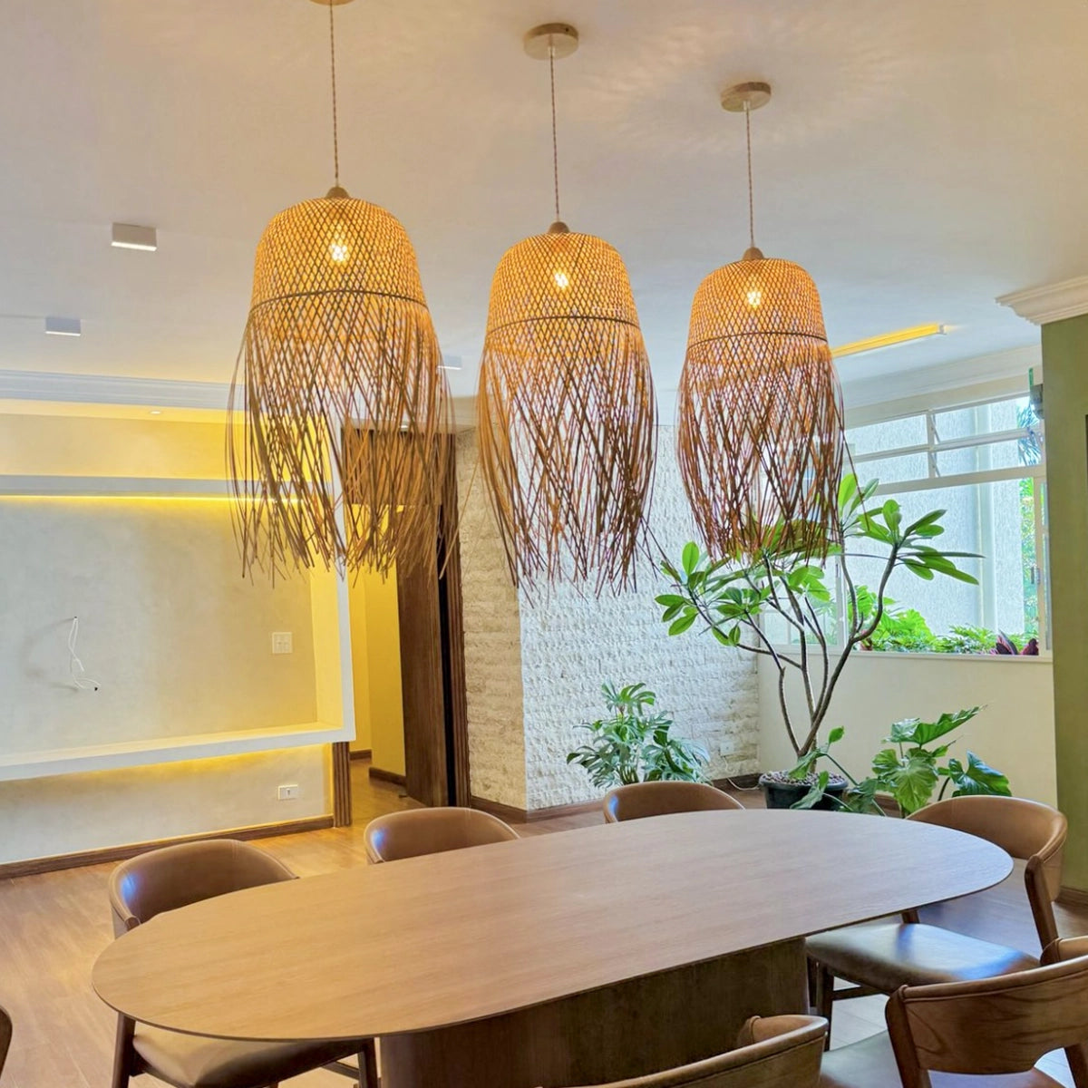 Luminária Pendente de Bambu Ayun — vista da luminária decorativa