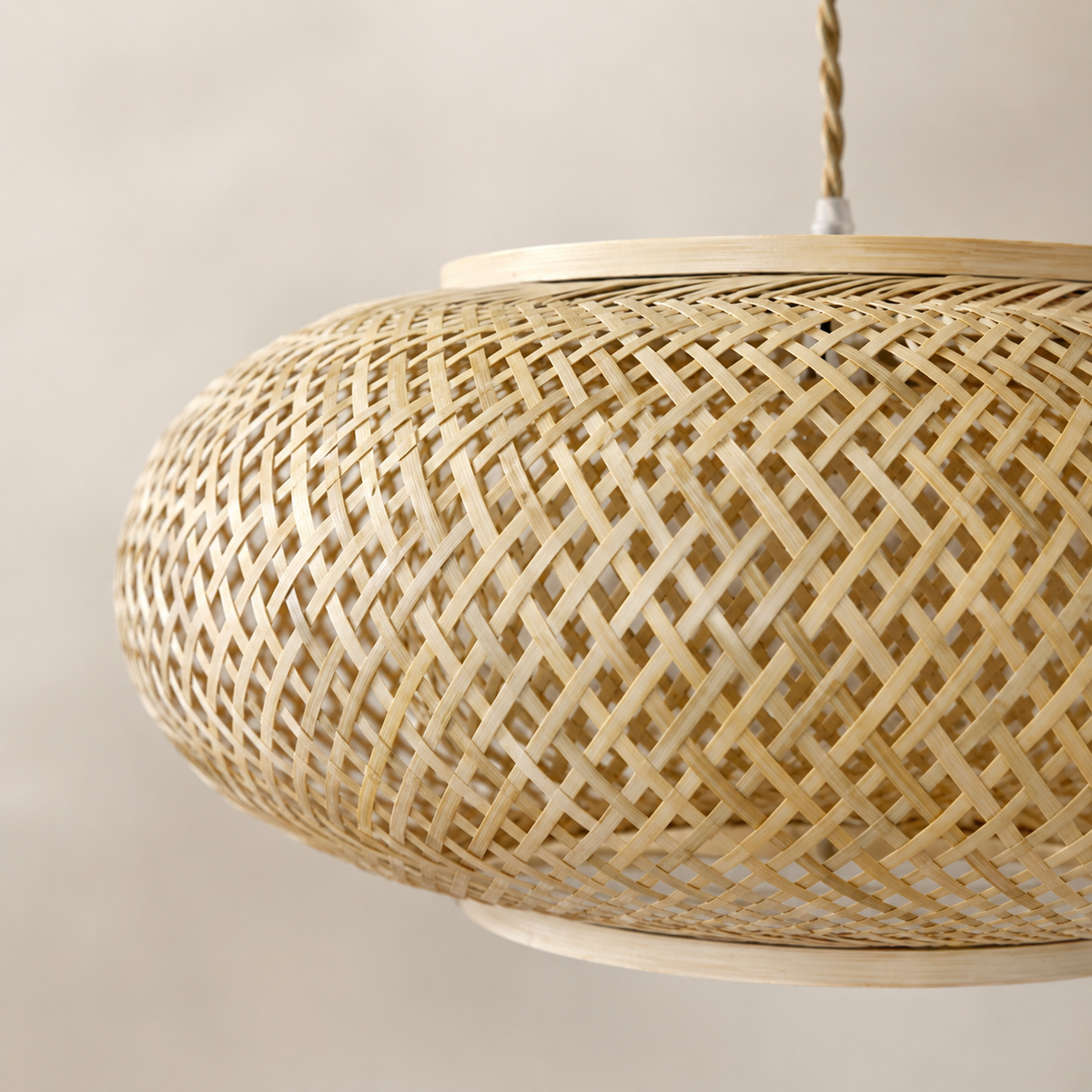 Luminária Pendente de Bambu Tayra — detalhe do acabamento e material