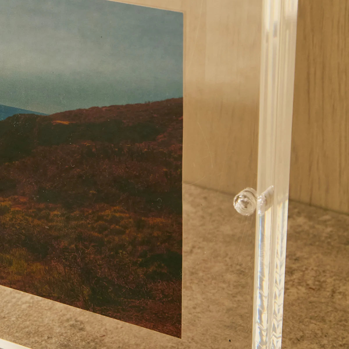 Porta-Retratos Retangular em Acrílico Cristal com Ímãs Memora, com acabamento em acrílico cristal